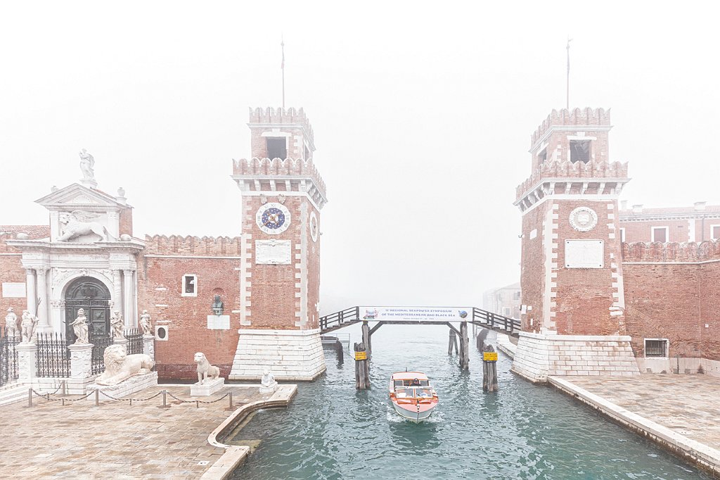 15 - VENEZIA - NEBBIA ALL'INGRESSO DELL'ARSENALE.jpg